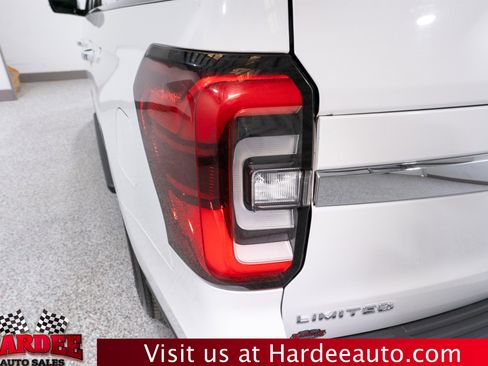 Used 2024 Ford Expedition Limited image 9