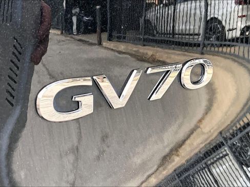Used 2022 Genesis GV70 2.5T image 9