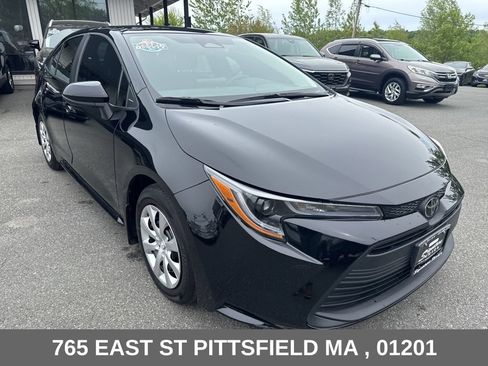 Used 2025 Toyota Corolla LE FWD image 10