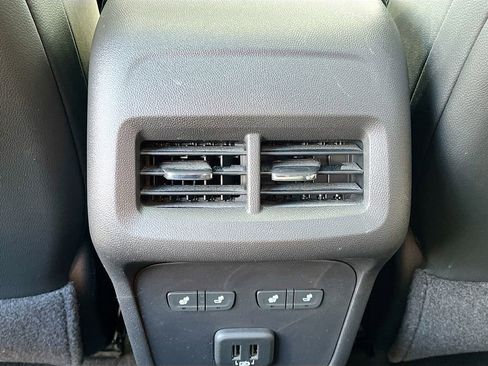 Used 2020 Chevrolet Equinox Premier image 27