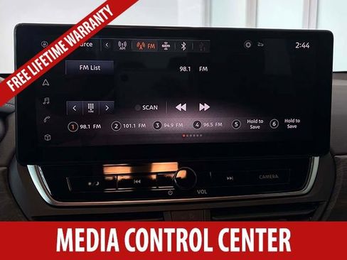 Used 2024 Nissan Altima 2.5 SV w/ SV Premium Package FWD image 12