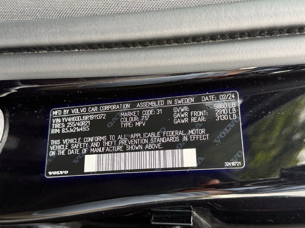 Certified 2024 Volvo XC60 T8 Ultimate AWD/4WD image 30