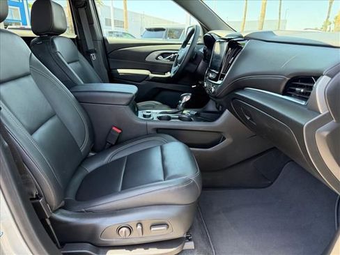 Certified 2023 Chevrolet Traverse LT FWD image 13