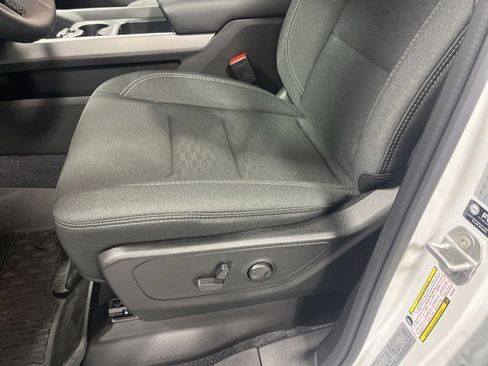 New 2026 RAM 1500 4x4 Crew Cab image 7