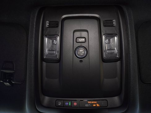 Used 2025 Chevrolet Suburban RST image 23