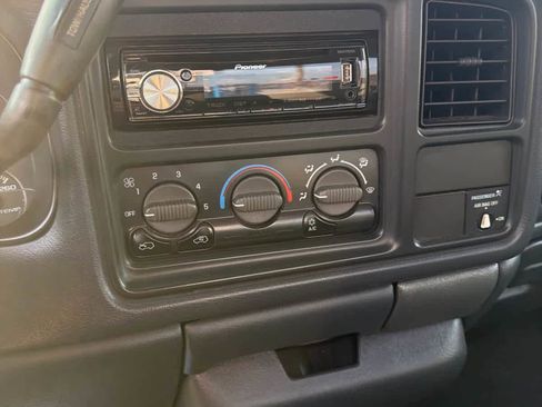 Used 1999 GMC Sierra 1500 SL w/ Marketing Option Pkg image 10