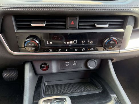 Used 2024 Nissan Rogue SV FWD image 30