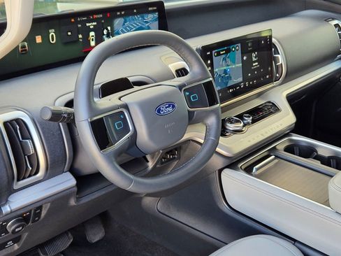 Used 2025 Ford Expedition Max Active AWD/4WD image 10