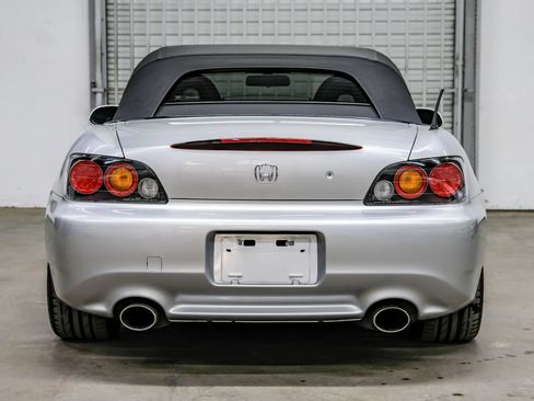 Used 2004 Honda S2000 image 10