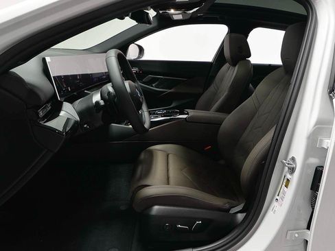 Used 2026 BMW 530i w/ Executive Package RWD image 8