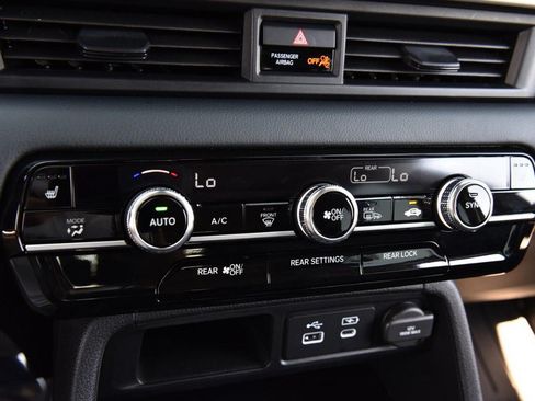 Certified 2025 Honda Pilot Touring image 16