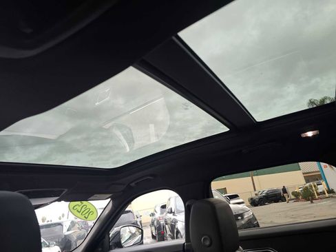 Certified 2025 Land Rover Range Rover Velar Dynamic SE image 21