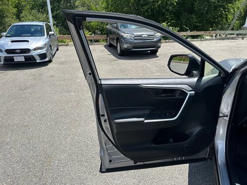 Certified 2025 Toyota RAV4 LE AWD/4WD image 29