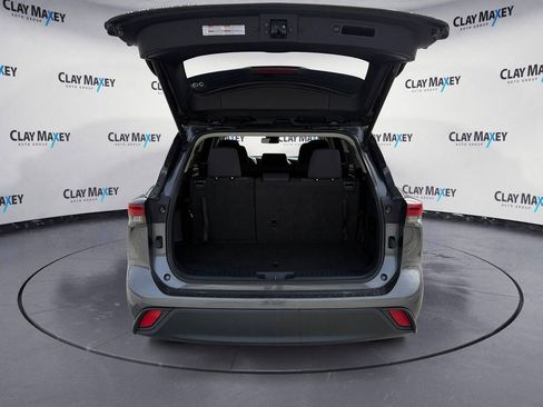 Used 2024 Toyota Highlander LE image 16