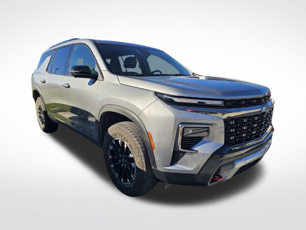 Used 2025 Chevrolet Traverse Z71 w/ Enhanced Driving Package AWD/4WD image 2