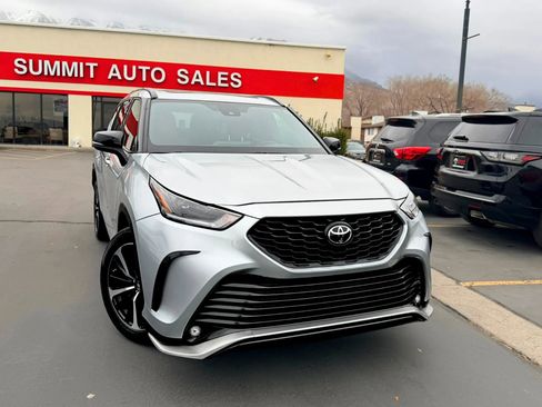 Used 2022 Toyota Highlander XSE image 2