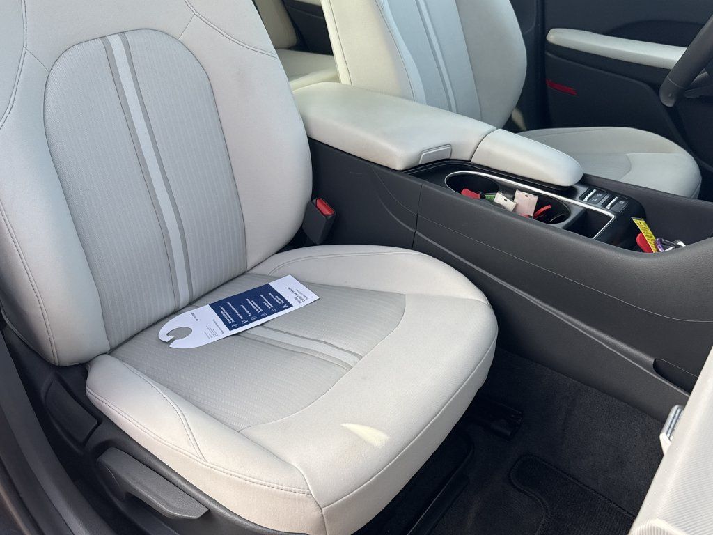 Certified 2025 Hyundai Sonata SEL FWD image 34