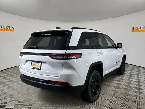 New 2025 Jeep Grand Cherokee Altitude image 7