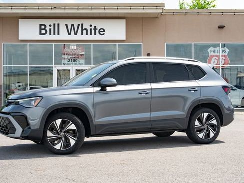Used 2025 Volkswagen Taos SE w/ Panoramic Sunroof Package AWD/4WD image 1