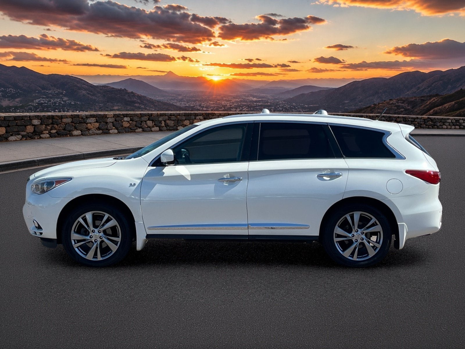 Used 2015 INFINITI QX60 Luxe w/ Deluxe Touring Package AWD/4WD image 3