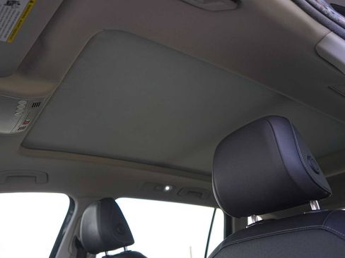 Used 2020 Volkswagen Tiguan SE w/ Panoramic Sunroof Package FWD image 25