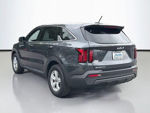 Used 2023 Kia Sorento LX FWD image 8