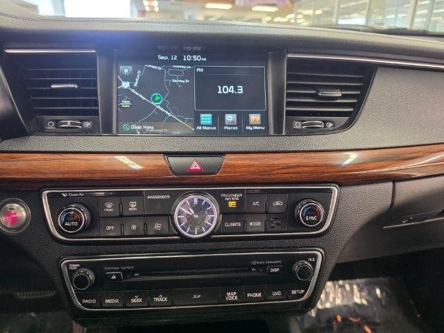 Used 2017 Kia Cadenza Premium w/ Luxury Package FWD image 18