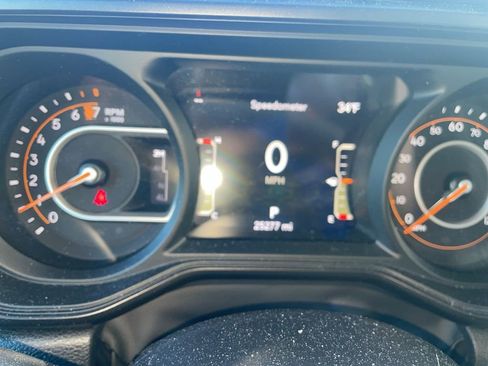 Used 2024 Jeep Gladiator Sport image 7