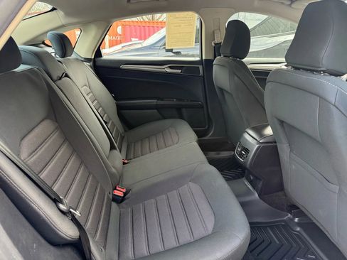 Used 2020 Ford Fusion SE image 19