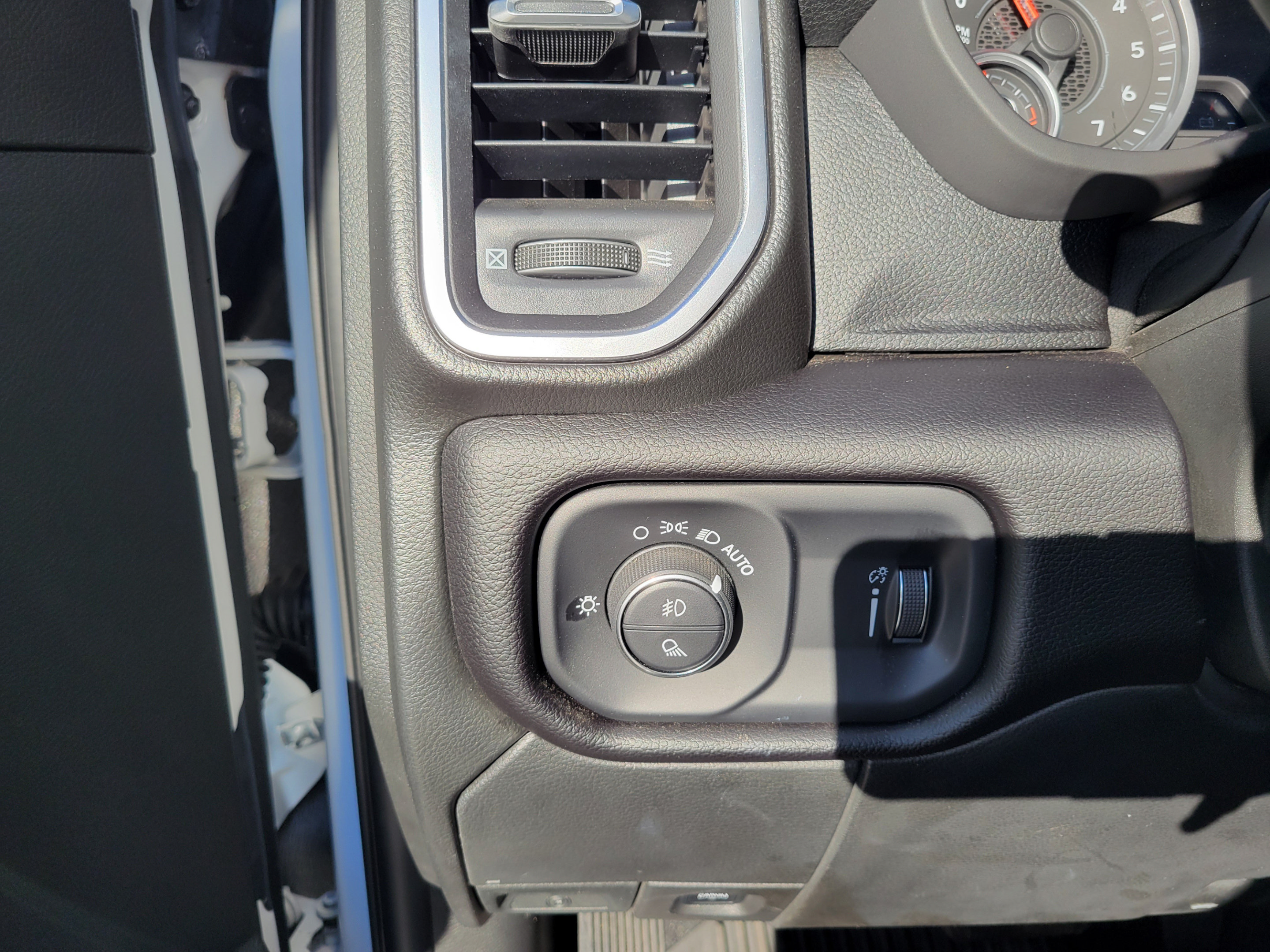 Certified 2025 RAM 2500 Big Horn AWD/4WD image 26