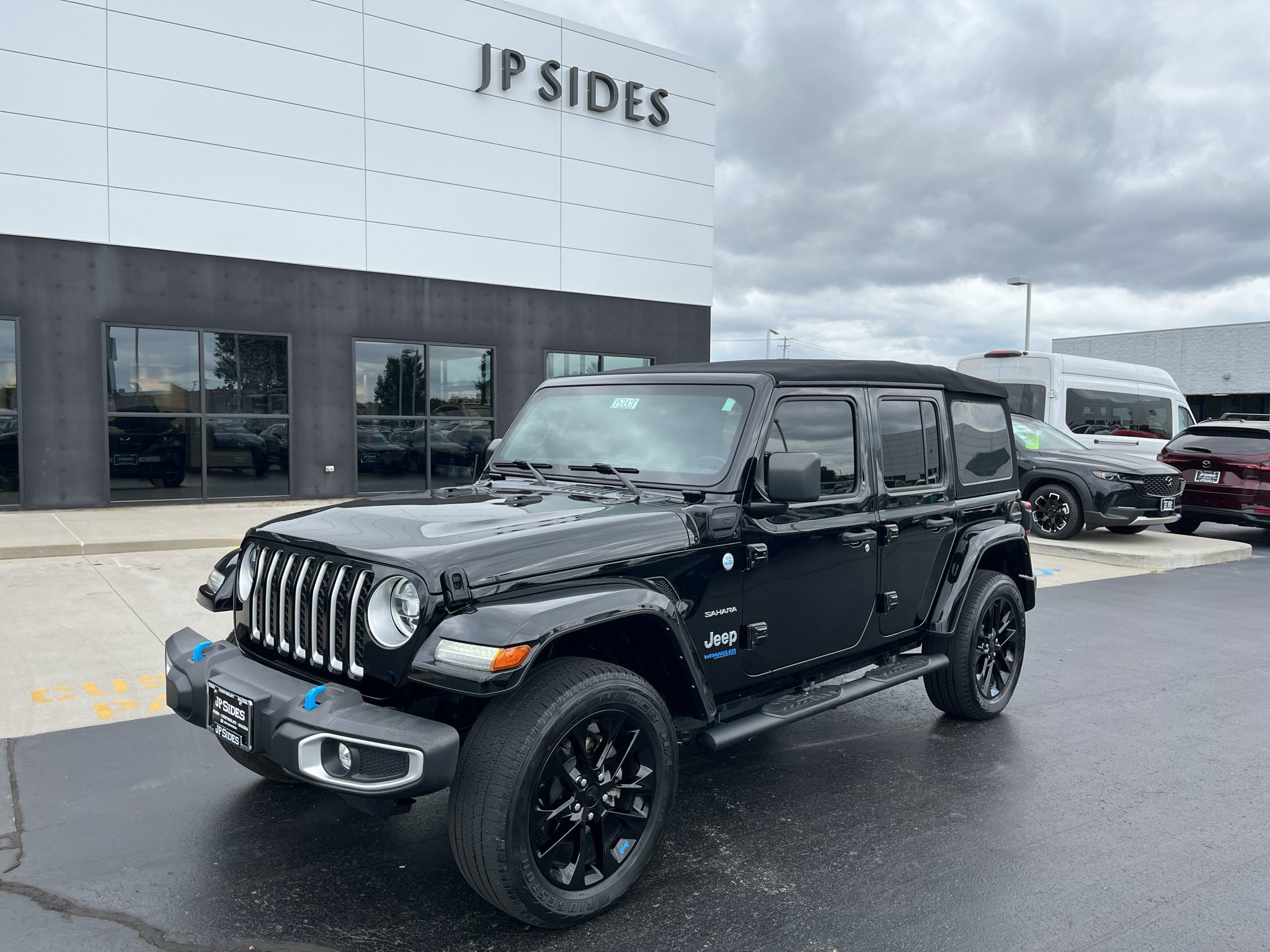 Used 2022 Jeep Wrangler Unlimited Sahara w/ Cold Weather Group AWD/4WD image 1