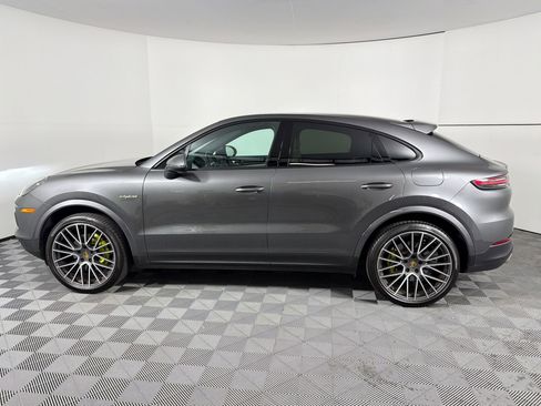 Certified 2022 Porsche Cayenne E-Hybrid Coupe AWD/4WD image 2