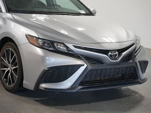 Used 2024 Toyota Camry SE FWD image 4
