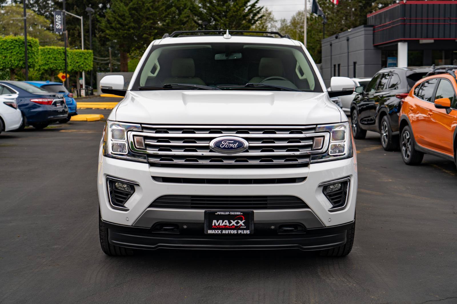 Used 2018 Ford Expedition Limited AWD/4WD image 3