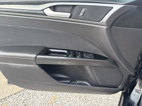 Used 2016 Ford Fusion SE FWD image 14