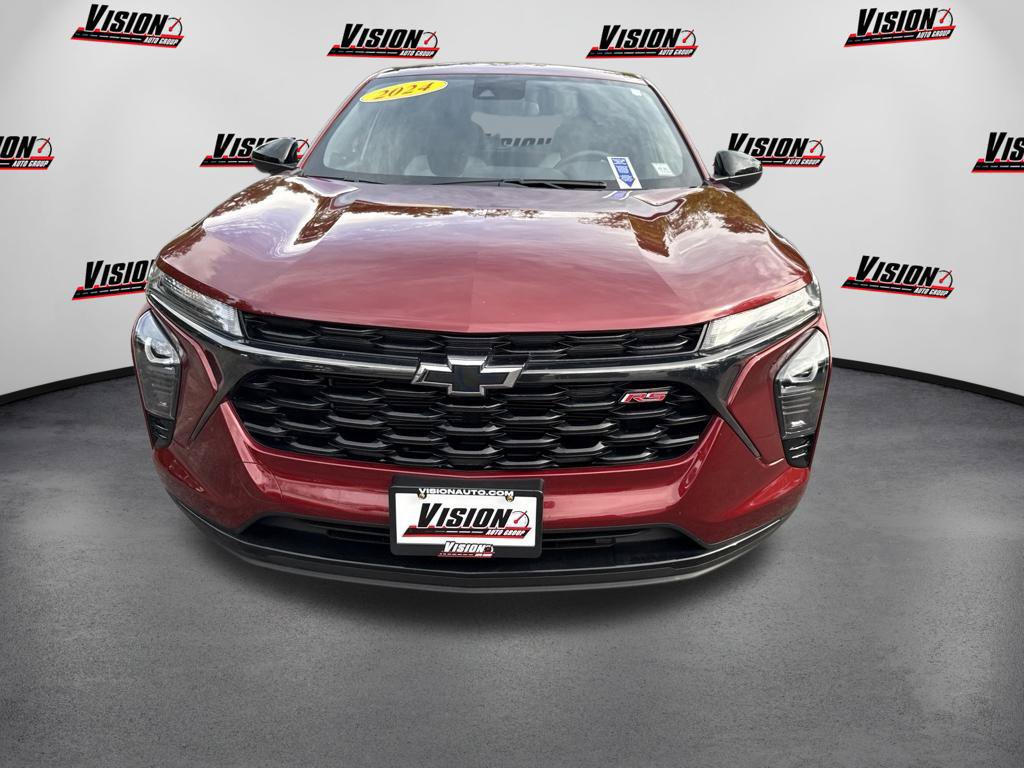 Used 2024 Chevrolet Trax RS FWD image 2