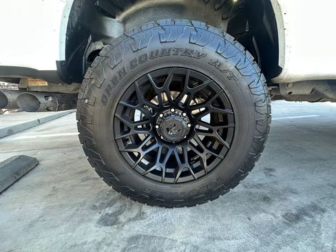 Used 2022 Ford F250 Lariat w/ Black Appearance Package AWD/4WD image 19