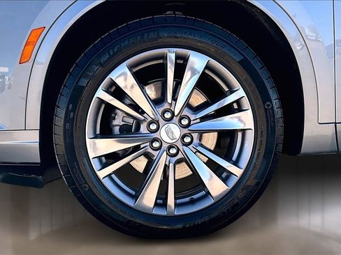 Used 2025 Cadillac XT6 Premium Luxury image 8