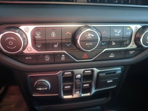 New 2025 Jeep Gladiator Sport image 12