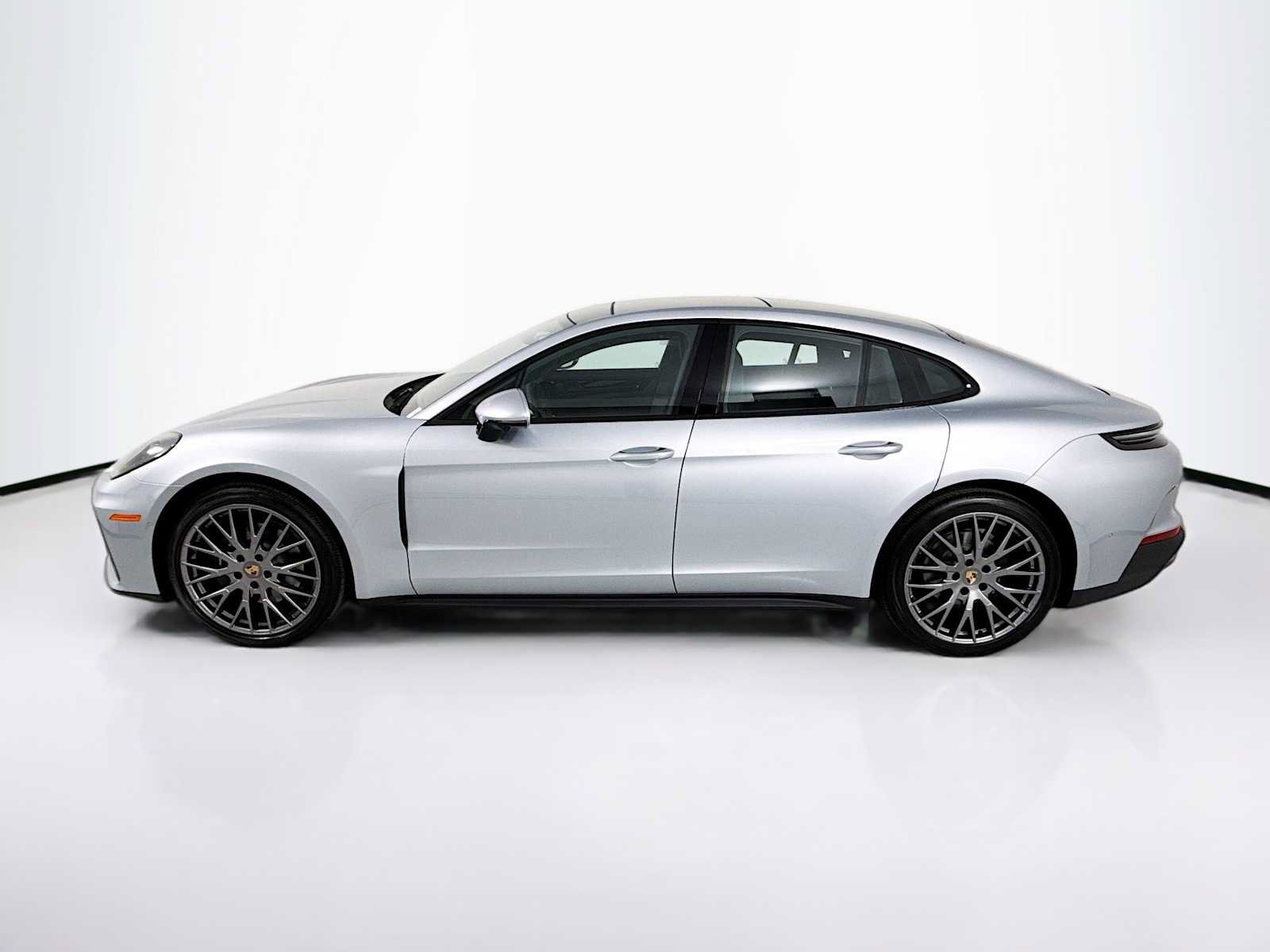 Used 2026 Porsche Panamera RWD image 2
