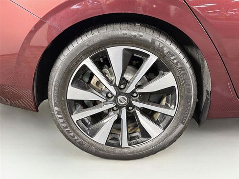 Used 2023 Nissan Sentra SV w/ SV Premium Package FWD image 33