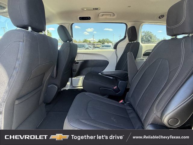 Used 2021 Chrysler Voyager LX FWD image 30