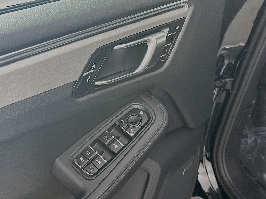 Certified 2026 Porsche Macan Turbo AWD/4WD image 19