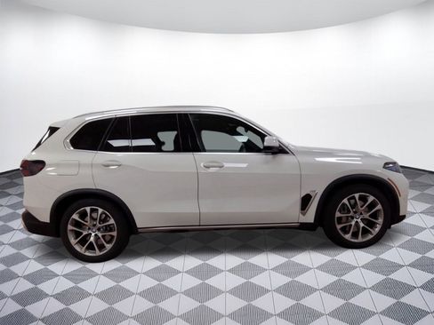 Used 2025 BMW X5 xDrive50e w/ Parking Assistance Package image 7