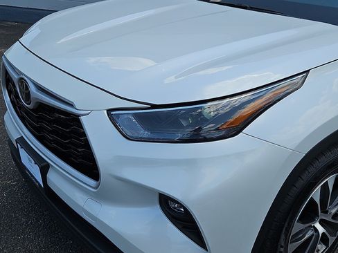 Used 2024 Toyota Highlander XLE FWD image 7