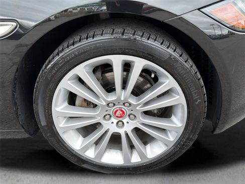Used 2020 Jaguar XF Premium image 37