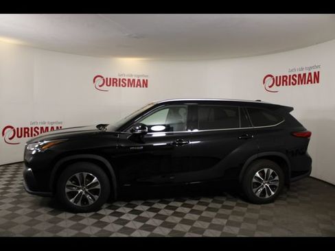 Used 2021 Toyota Highlander XLE AWD/4WD image 5