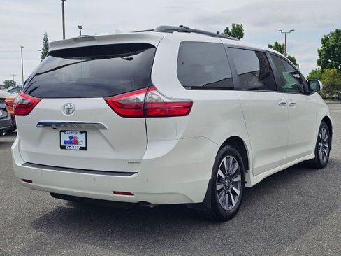 Used 2020 Toyota Sienna Limited FWD image 3