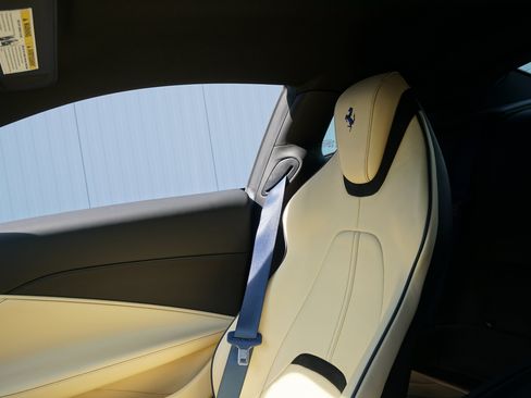 Used 2022 Ferrari Roma RWD image 21