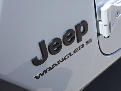 Used 2025 Jeep Wrangler Unlimited Sport AWD/4WD image 12